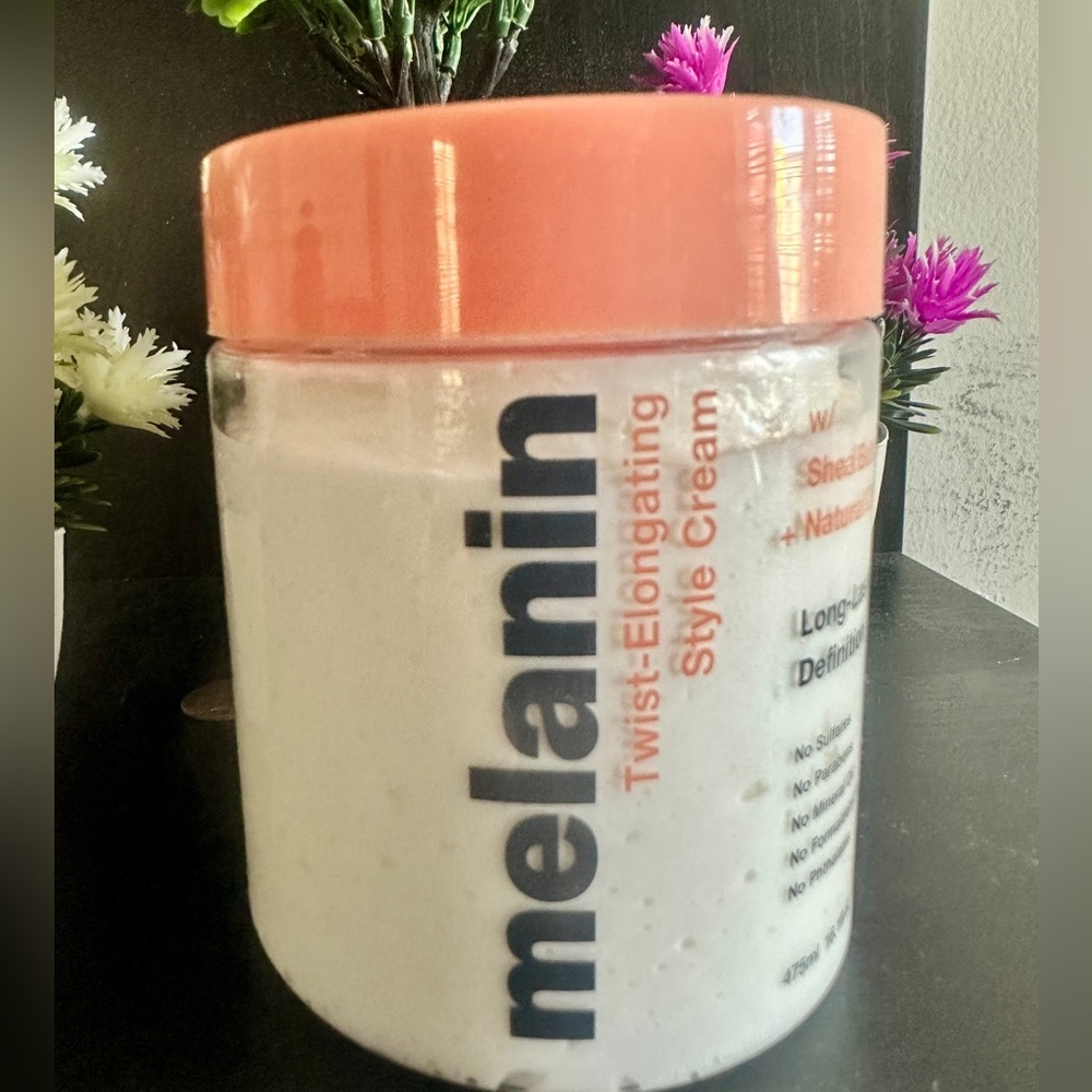 Melanin Haircare
Twist-Elongating Style Cream